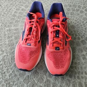 Brooks womens Running shoe size 8